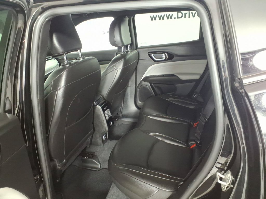 Used 2025 Jeep Compass Limited AWD/4WD image 9