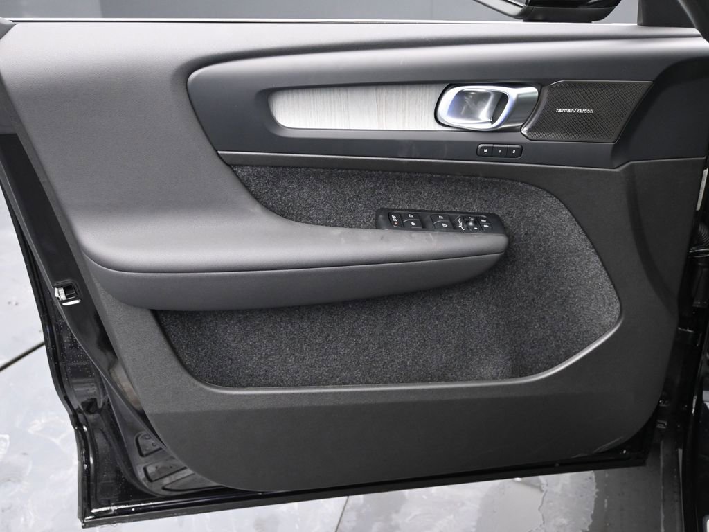 New 2025 Volvo XC40 B5 Ultra w/ Climate Package image 21