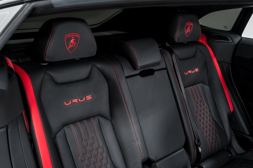 Used 2023 Lamborghini Urus Performante AWD/4WD image 35