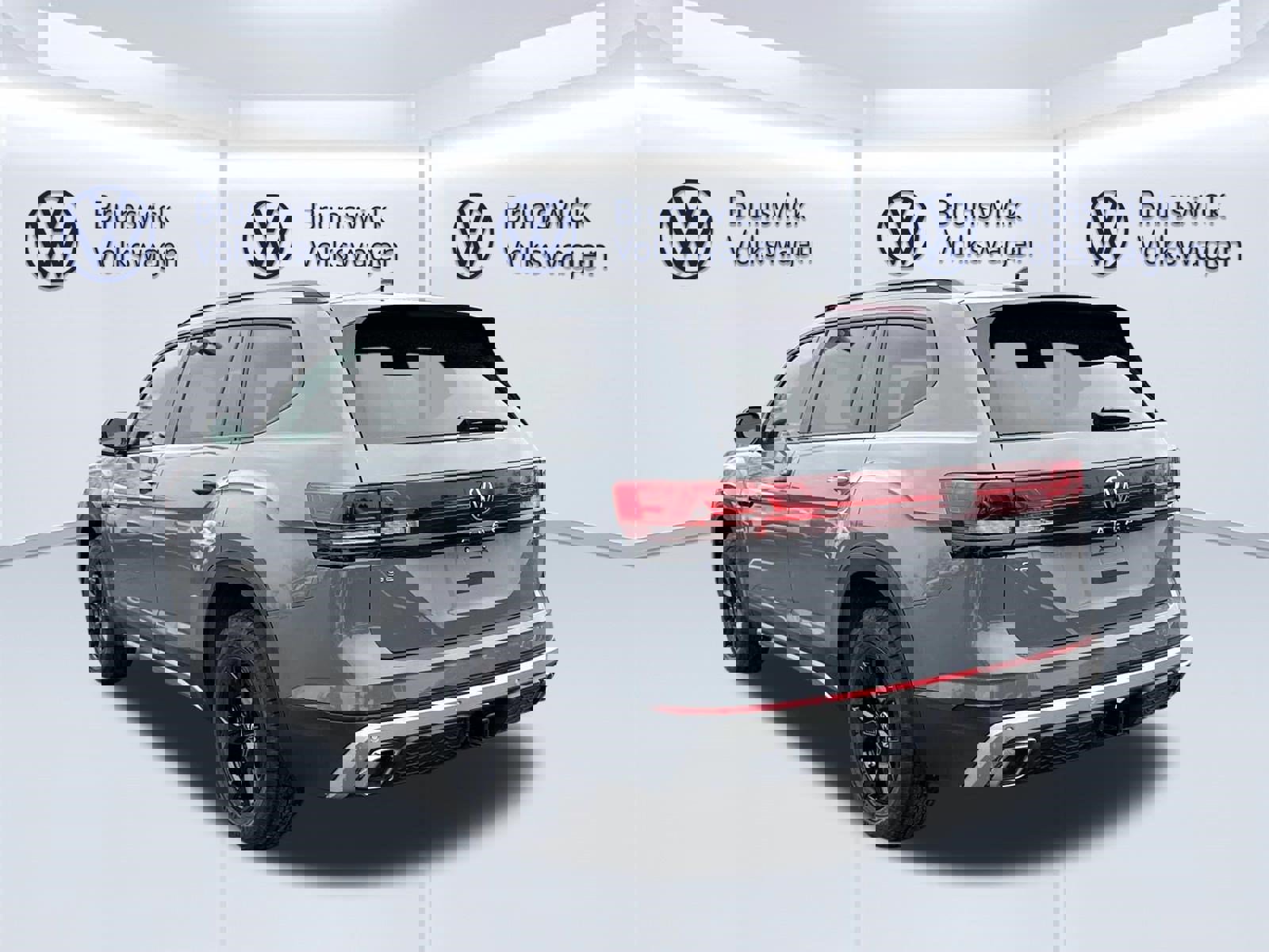 New 2026 Volkswagen Atlas Peak Edition image 4