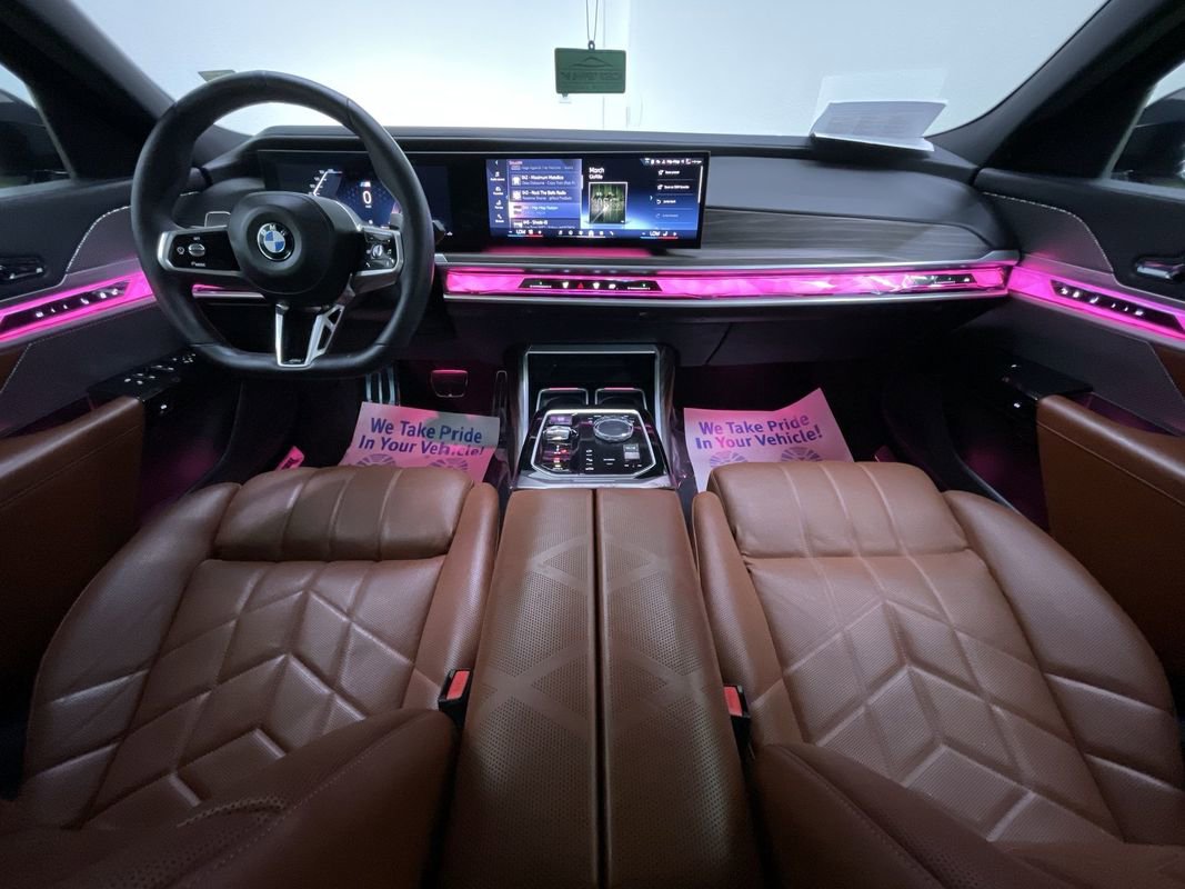 Used 2023 BMW 760i xDrive image 18