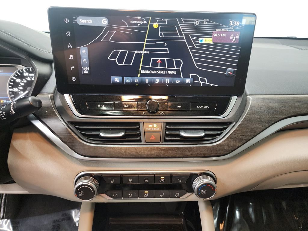 Used 2023 Nissan Altima 2.5 SV w/ SV Premium Package image 17