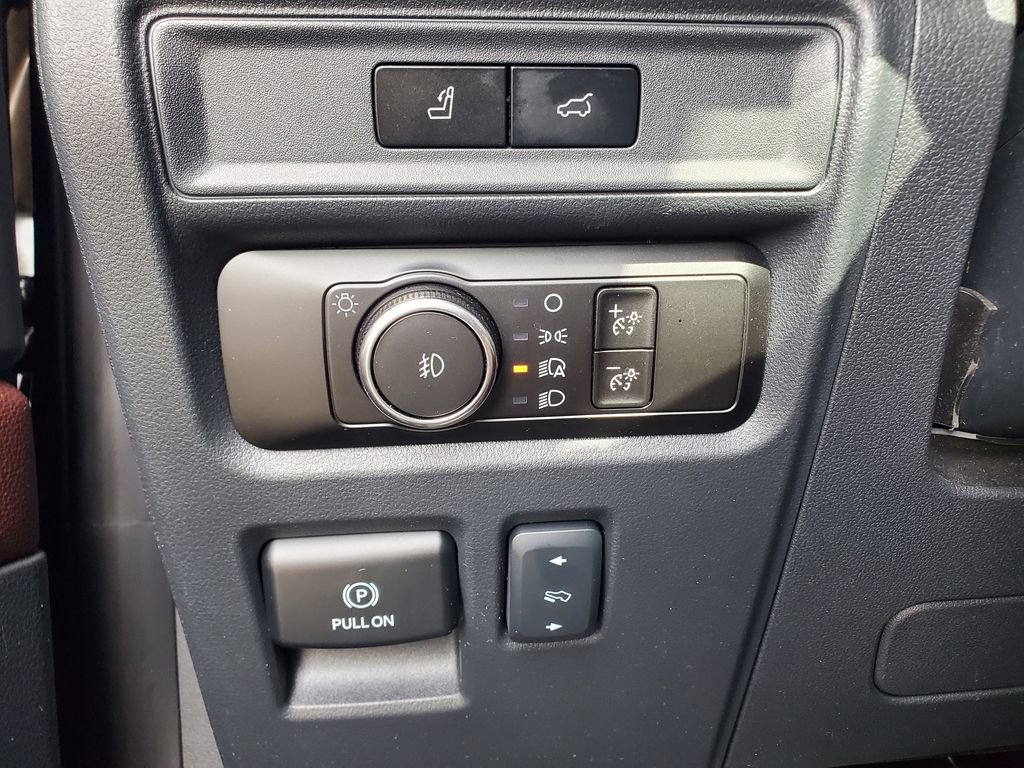 Used 2023 Ford Expedition Limited image 24