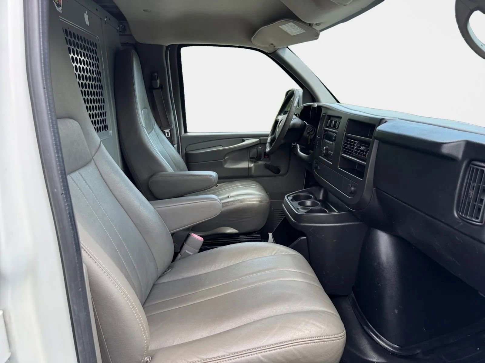 Used 2013 Chevrolet Express 3500 image 10