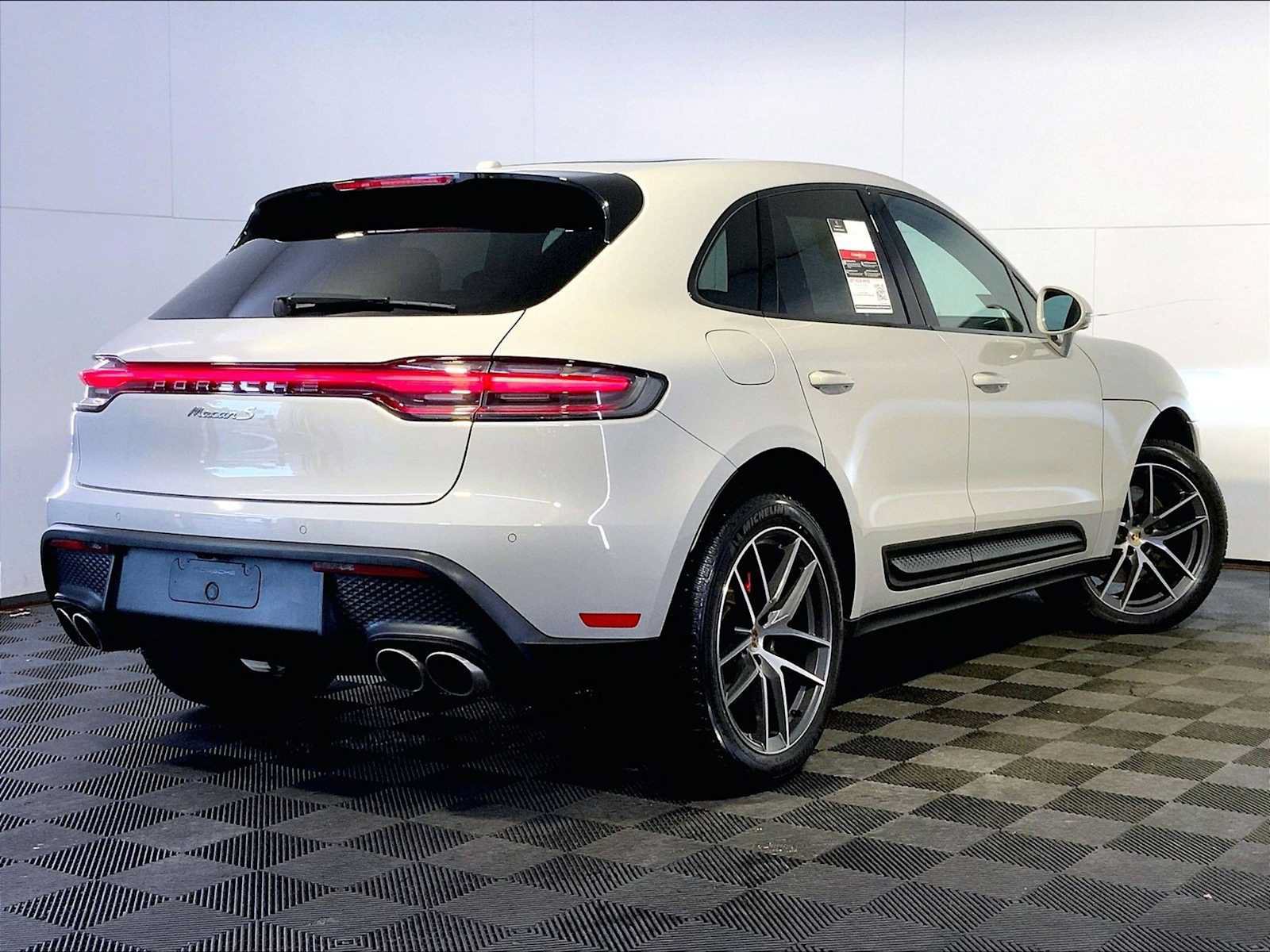 Certified 2024 Porsche Macan S AWD/4WD image 7