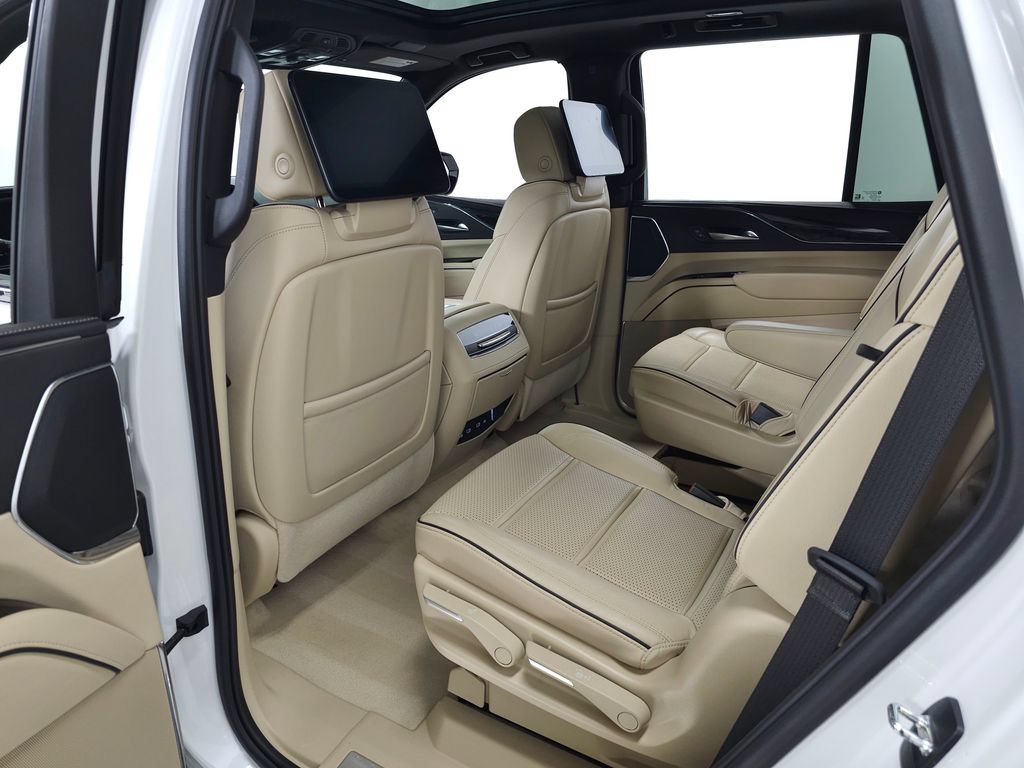 Used 2024 Cadillac Escalade Premium Luxury AWD/4WD image 38