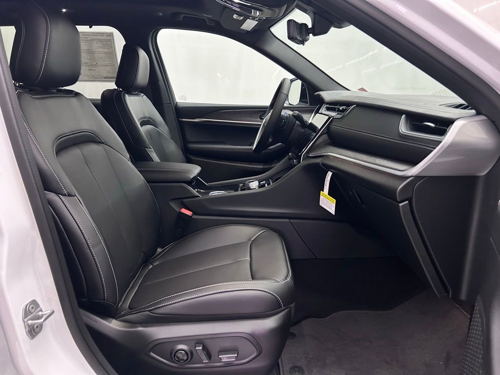 New 2025 Jeep Grand Cherokee Limited w/ Luxury Tech Group II image 22