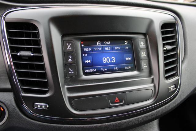 Used 2015 Chrysler 200 S FWD image 17