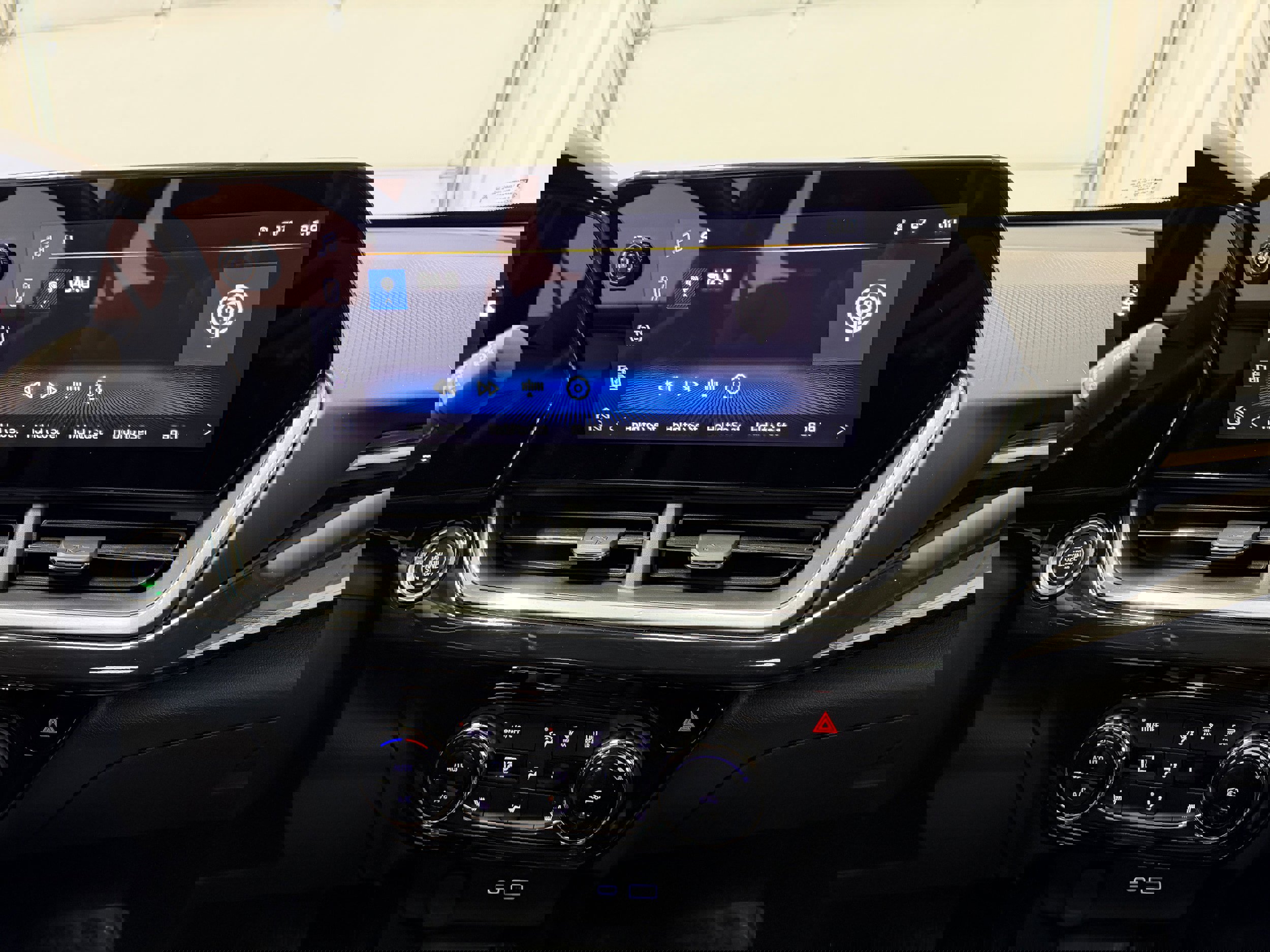 Used 2024 Chevrolet Trax ACTIV w/ Sunroof Package FWD image 19