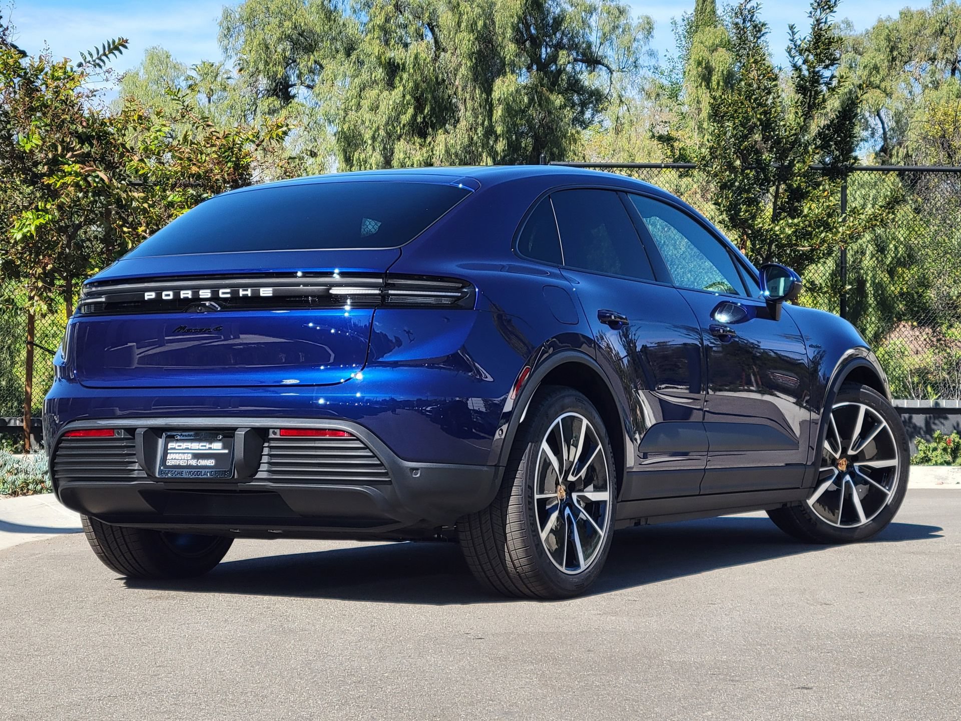 New 2025 Porsche Macan 4 Electric AWD/4WD image 7
