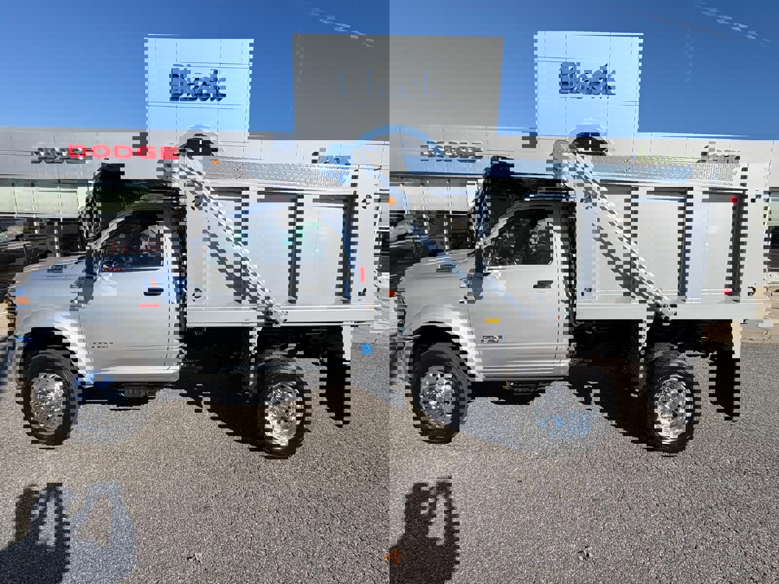 New 2026 RAM 5500 4x4 Regular Cab image 2