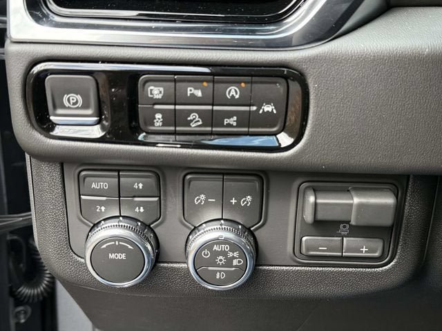 New 2026 GMC Yukon XL Elevation AWD/4WD image 24