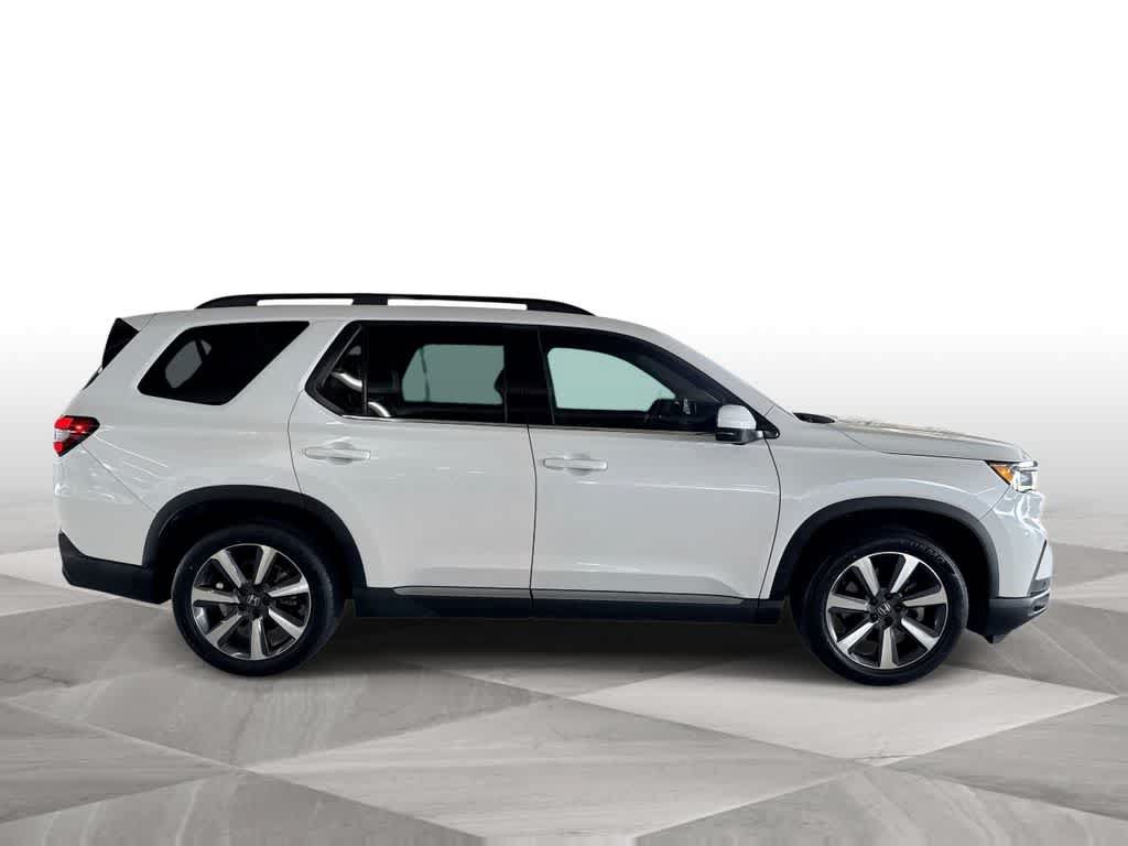 Used 2023 Honda Pilot Touring image 9