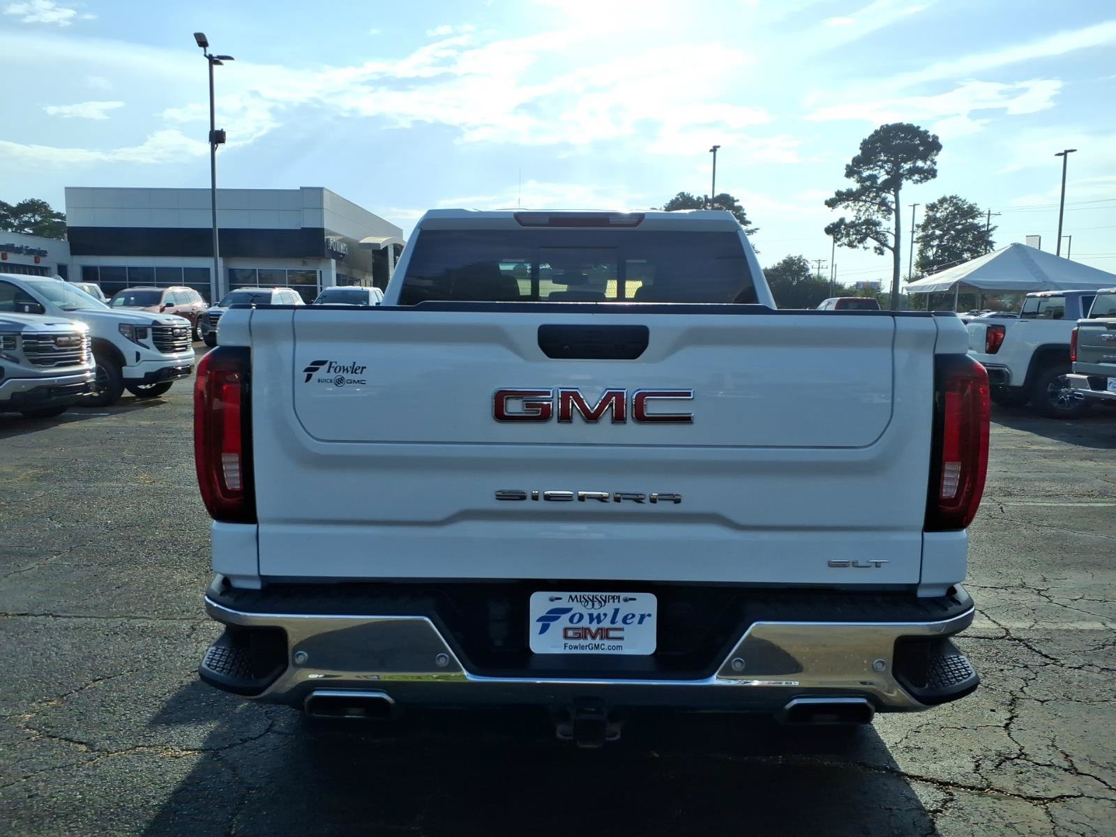 Used 2022 GMC Sierra 1500 SLT w/ SLT Premium Plus Package AWD/4WD image 4