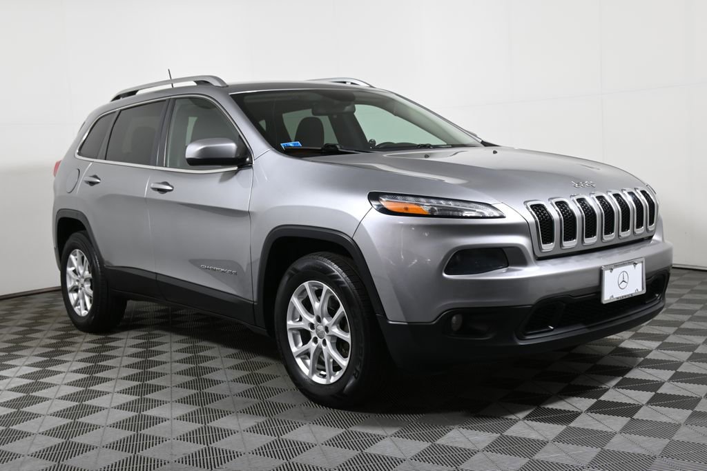 Used 2016 Jeep Cherokee Latitude w/ Cold Weather Group image 8