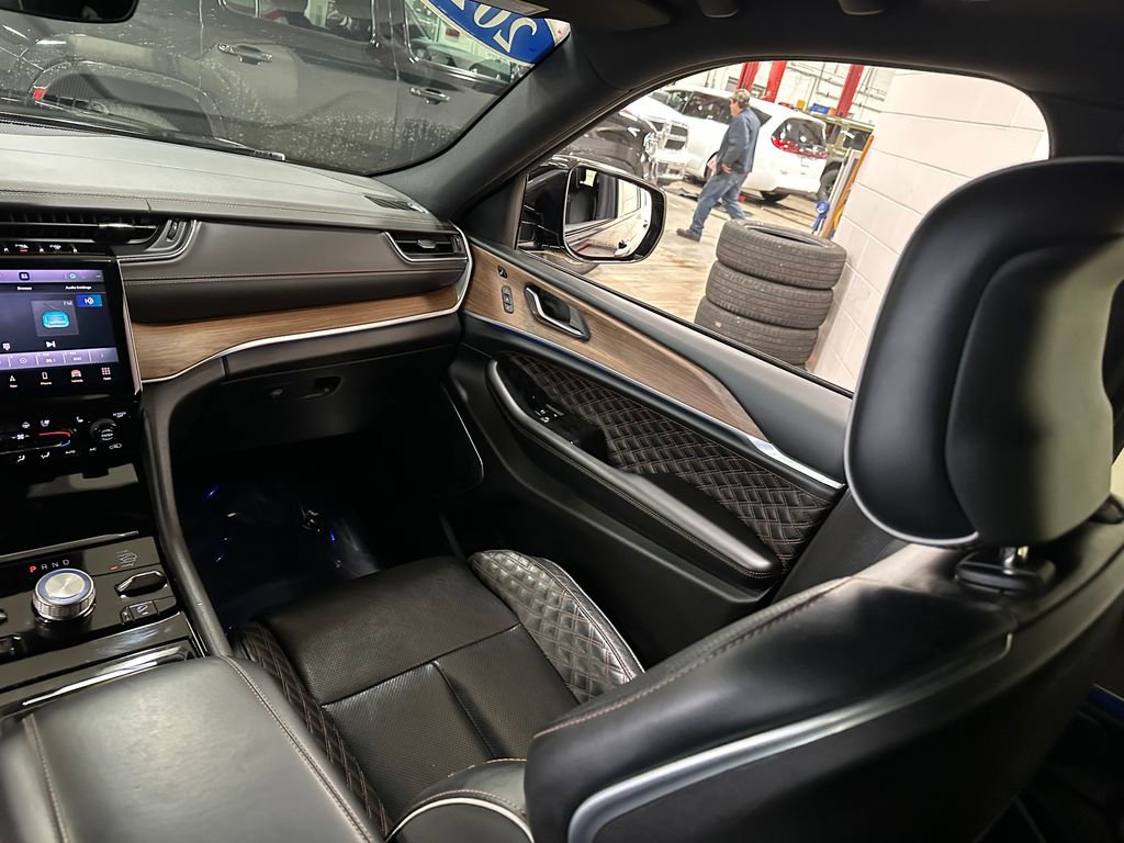 Certified 2022 Jeep Grand Cherokee L Summit w/ Luxury Tech Group V AWD/4WD image 15