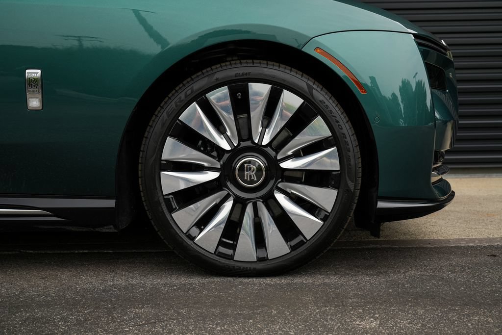 Used 2024 Rolls-Royce Spectre w/ Spectre Launch Package AWD/4WD image 36