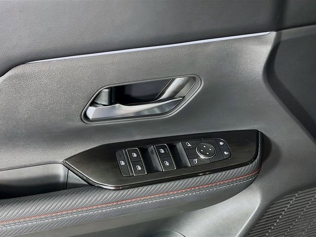 Used 2025 Nissan Kicks SR FWD image 18