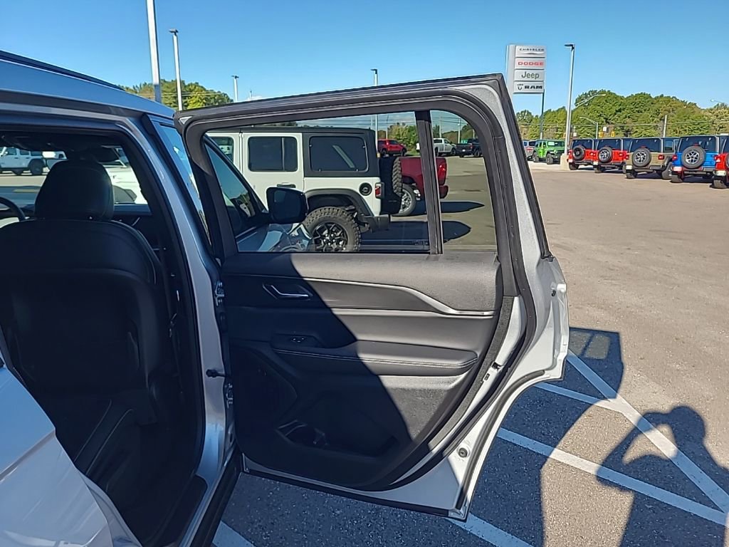 New 2025 Jeep Grand Cherokee L Altitude AWD/4WD image 20