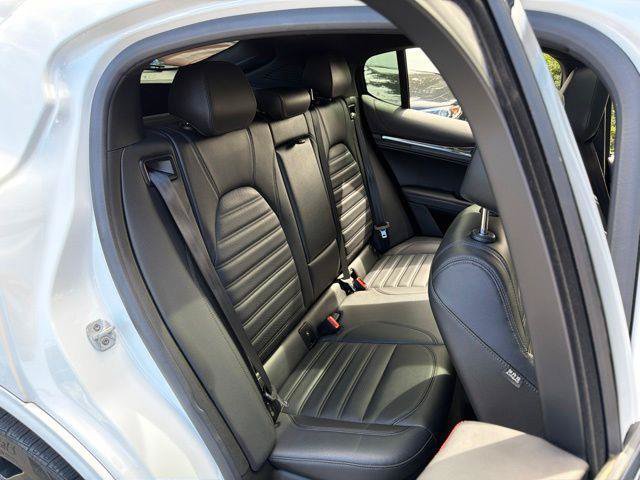 Used 2023 Alfa Romeo Stelvio Estrema AWD/4WD image 20