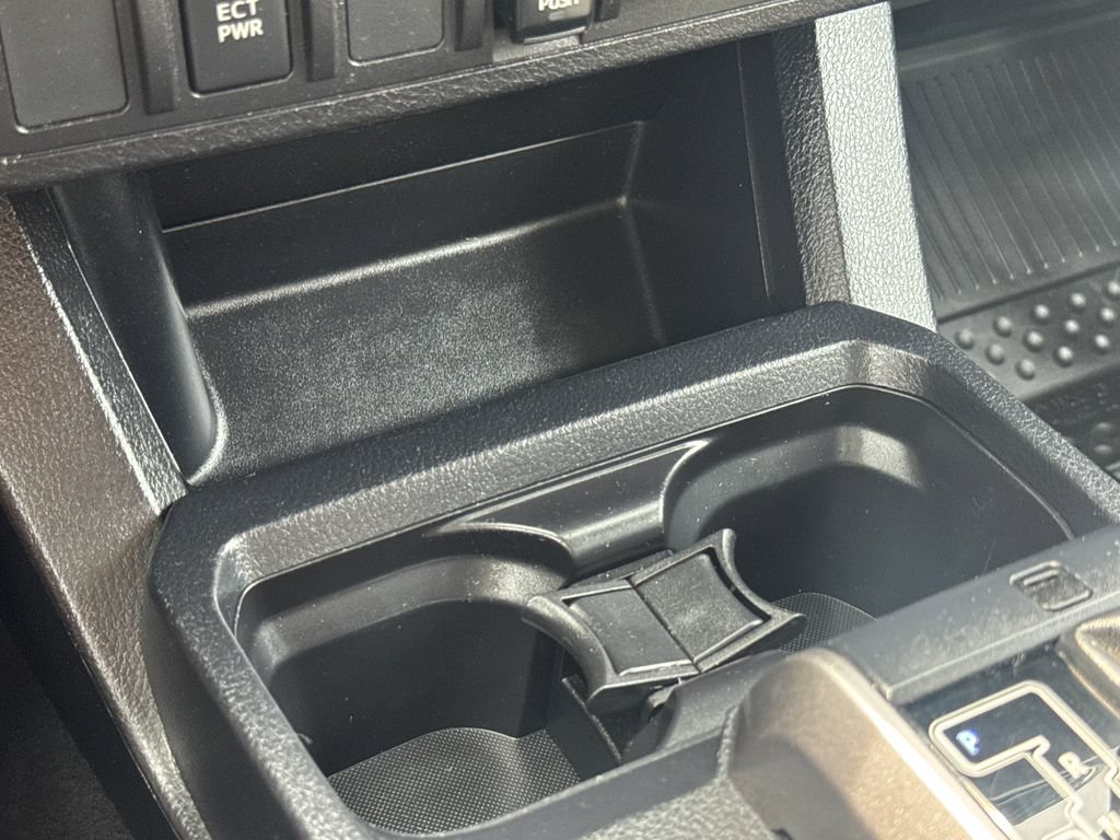Used 2020 Toyota Tacoma SR5 AWD/4WD image 25