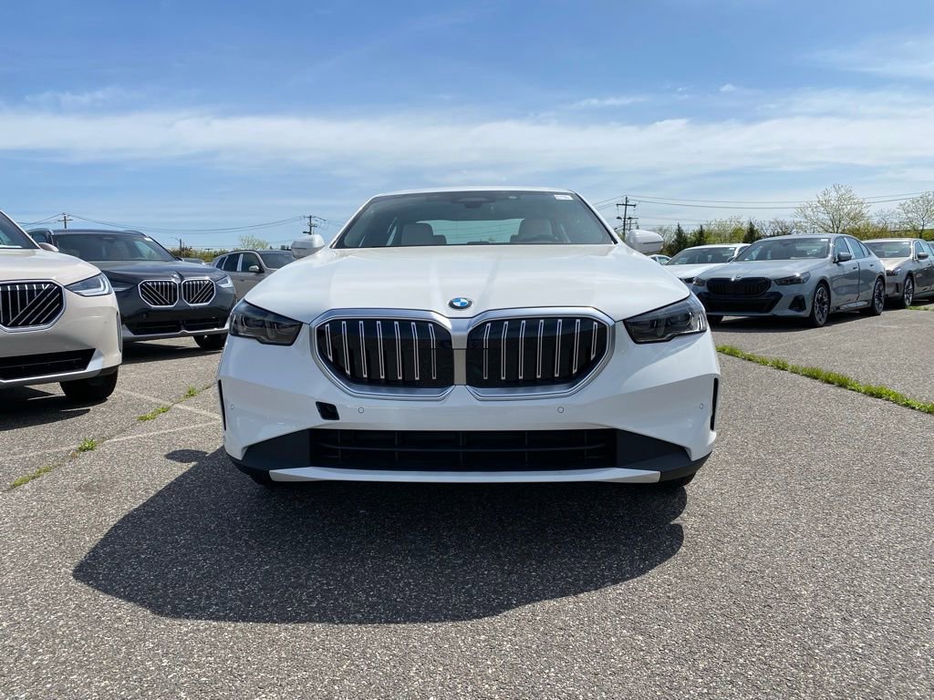 New 2026 BMW 530i xDrive AWD/4WD image 2
