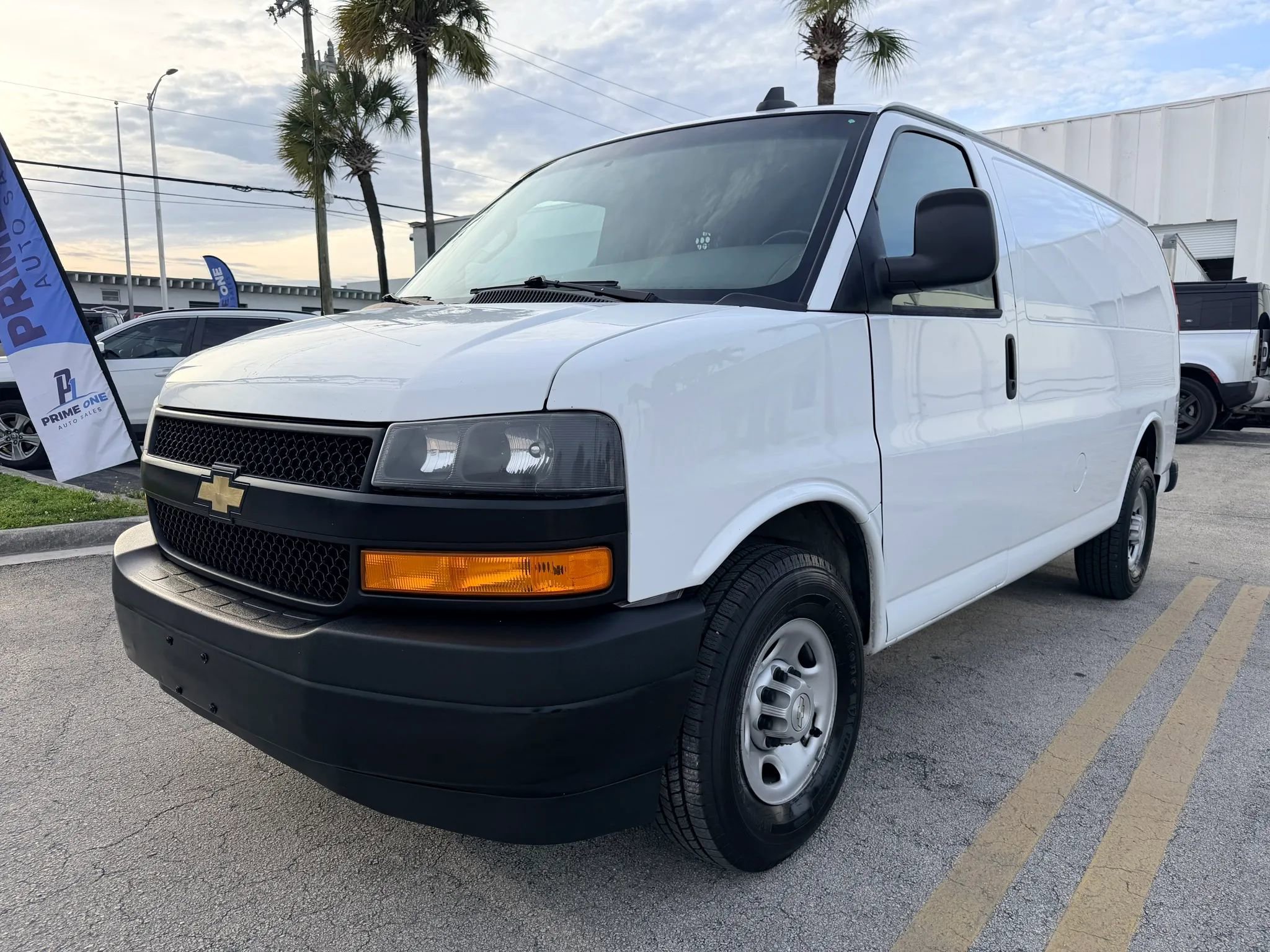 Used 2021 Chevrolet Express 2500 w/ Communications Package RWD image 3