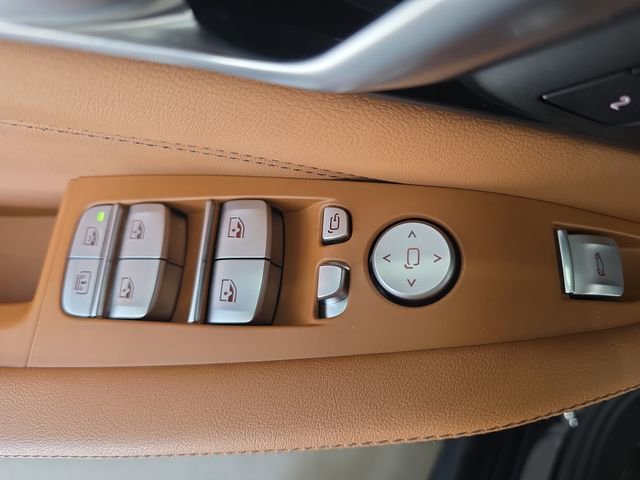 Used 2024 BMW X7 xDrive40i w/ Executive Package image 29