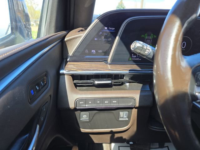 Used 2022 Cadillac Escalade ESV Premium Luxury AWD/4WD image 19