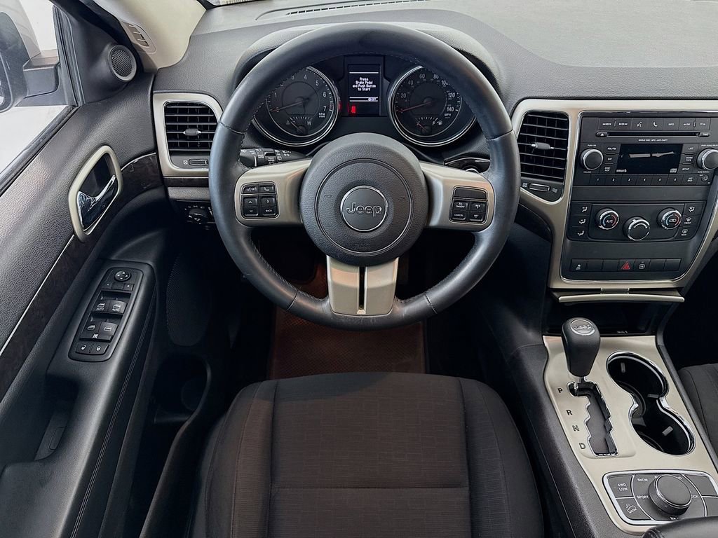 Used 2012 Jeep Grand Cherokee Laredo w/ Laredo E Group image 10