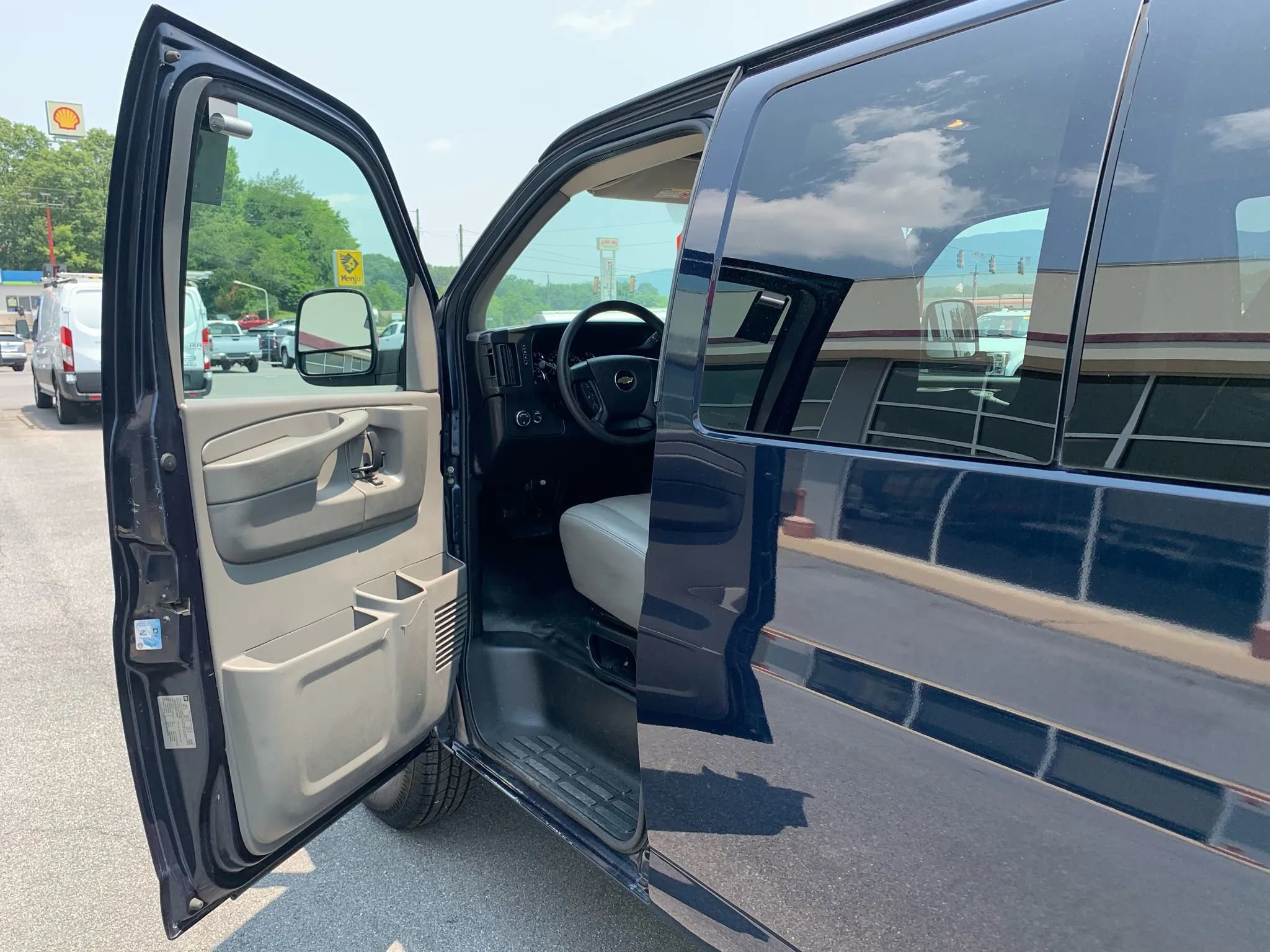 Used 2012 Chevrolet Express 3500 LS RWD image 7