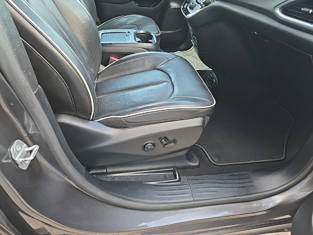 Used 2020 Chrysler Pacifica Limited w/ Advanced Safetytec Group image 79