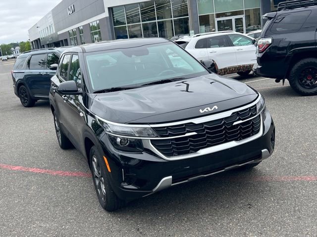 Certified 2024 Kia Seltos LX AWD/4WD image 3