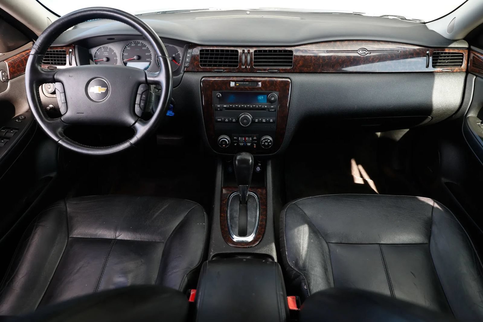 Used 2013 Chevrolet Impala LTZ FWD image 2