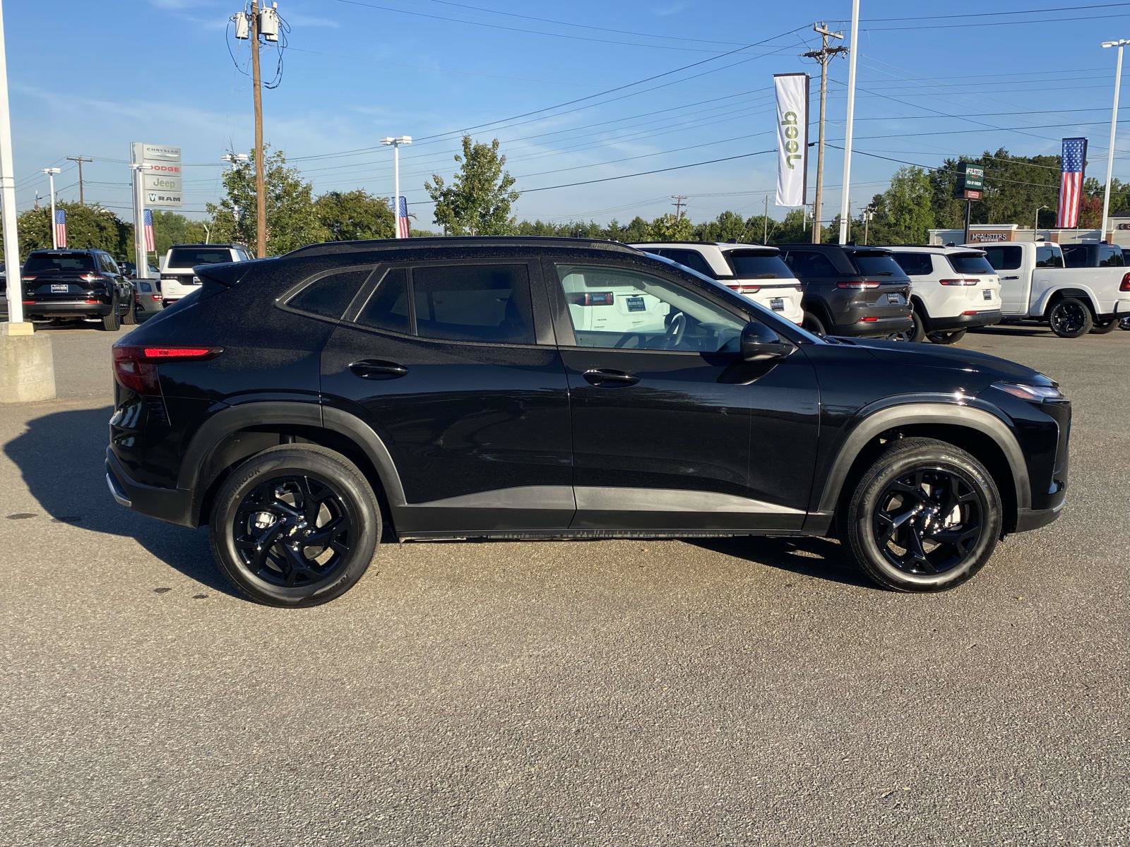 Used 2025 Chevrolet Trax LT FWD image 10