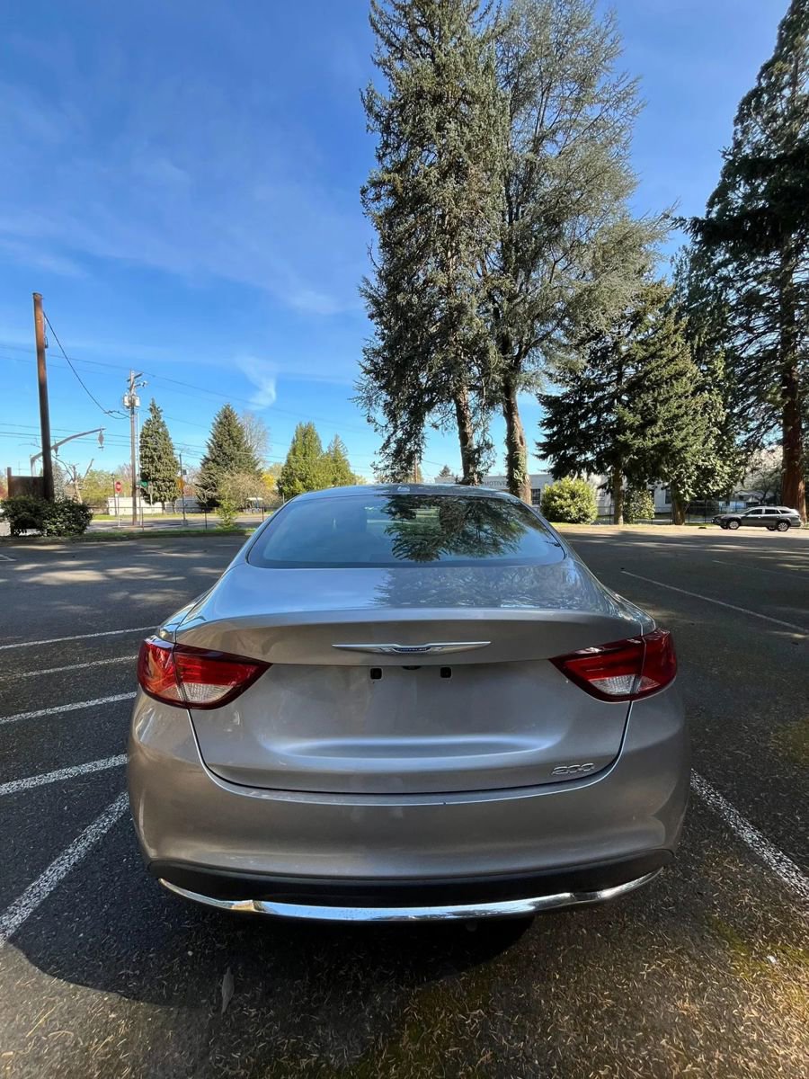 Used 2015 Chrysler 200 Limited w/ Convenience Group image 6