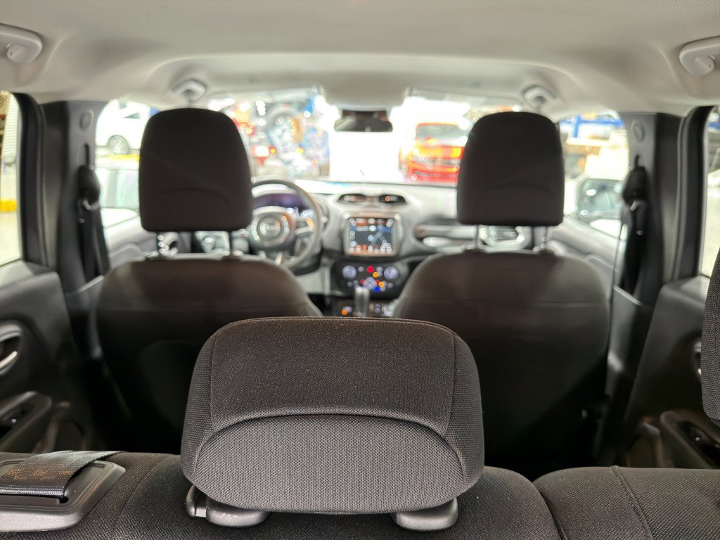 Used 2023 Jeep Renegade Latitude image 12