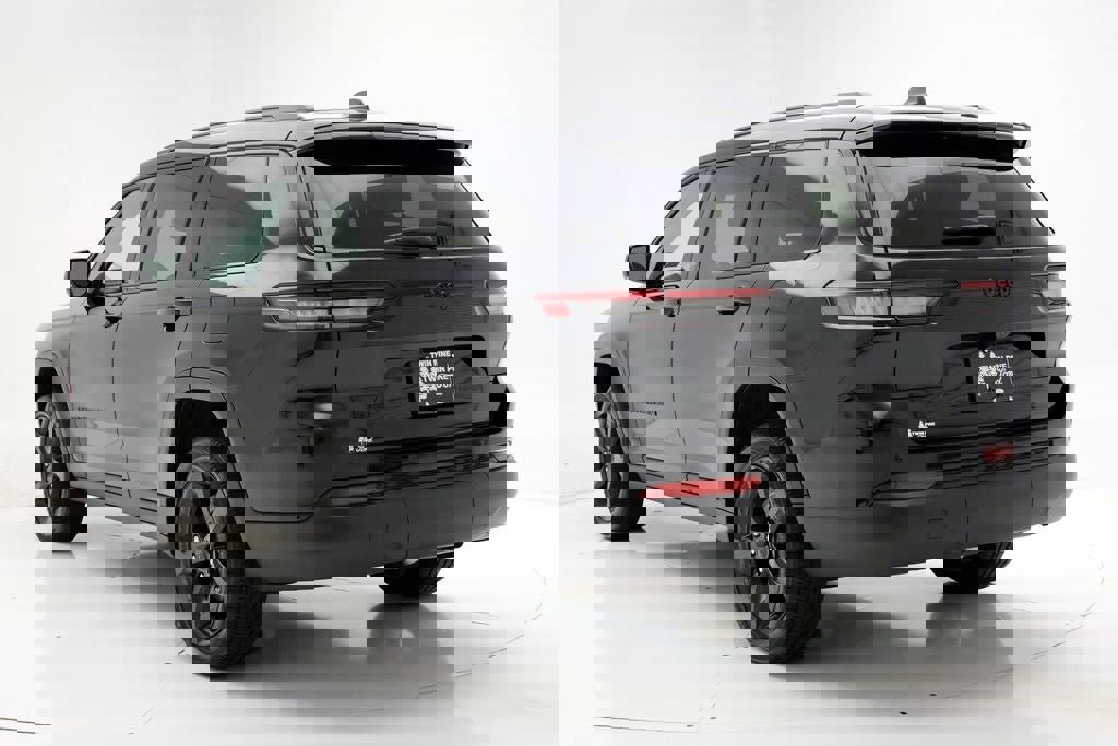 Used 2023 Jeep Grand Cherokee L Laredo image 7