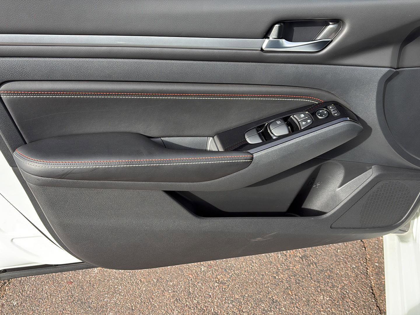 Used 2023 Nissan Altima 2.5 SR w/ SR Premium Package image 8