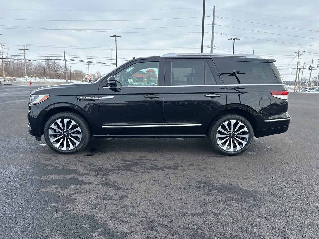 Used 2022 Lincoln Navigator Reserve image 8
