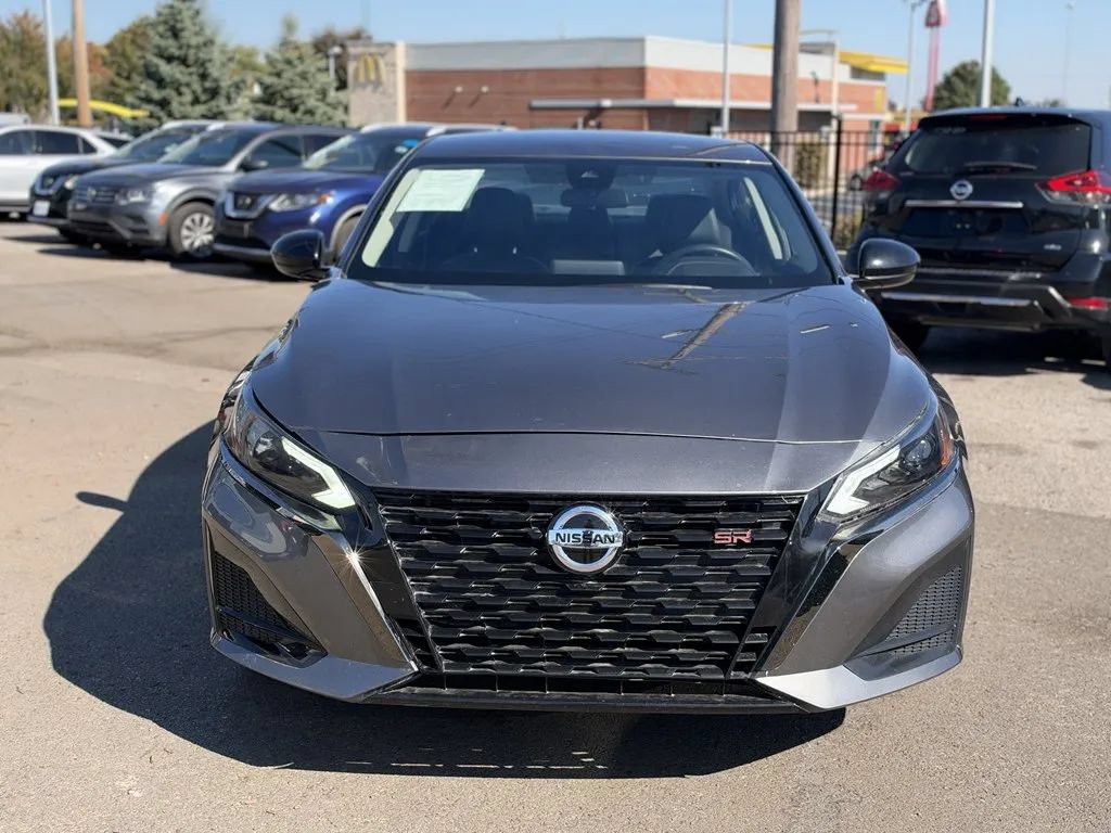 Used 2024 Nissan Altima 2.5 SR FWD image 2