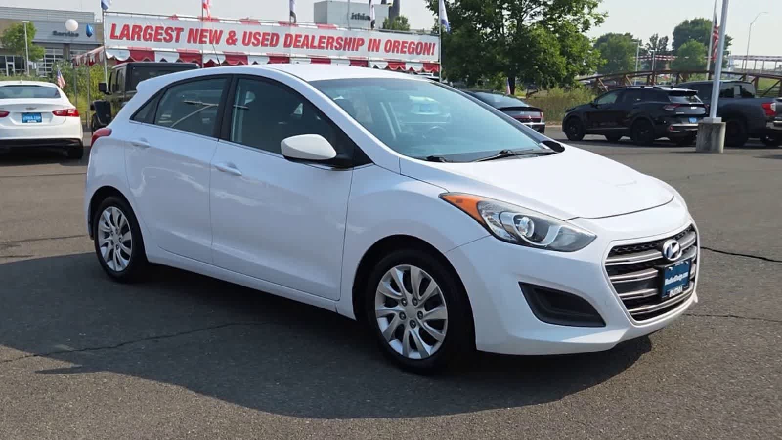 Used 2016 Hyundai Elantra GT FWD image 2