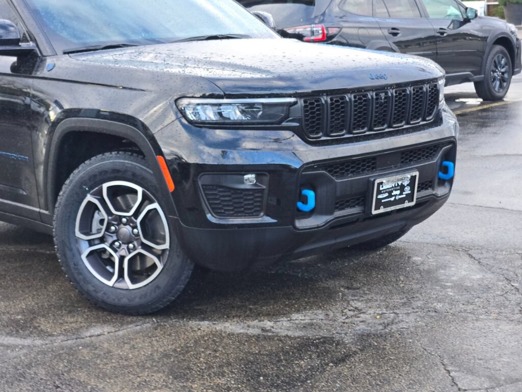 Used 2023 Jeep Grand Cherokee Trailhawk w/ Luxury Tech Group III AWD/4WD image 4