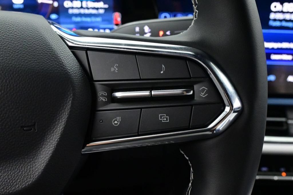 Used 2026 Chevrolet Equinox EV LT FWD image 26