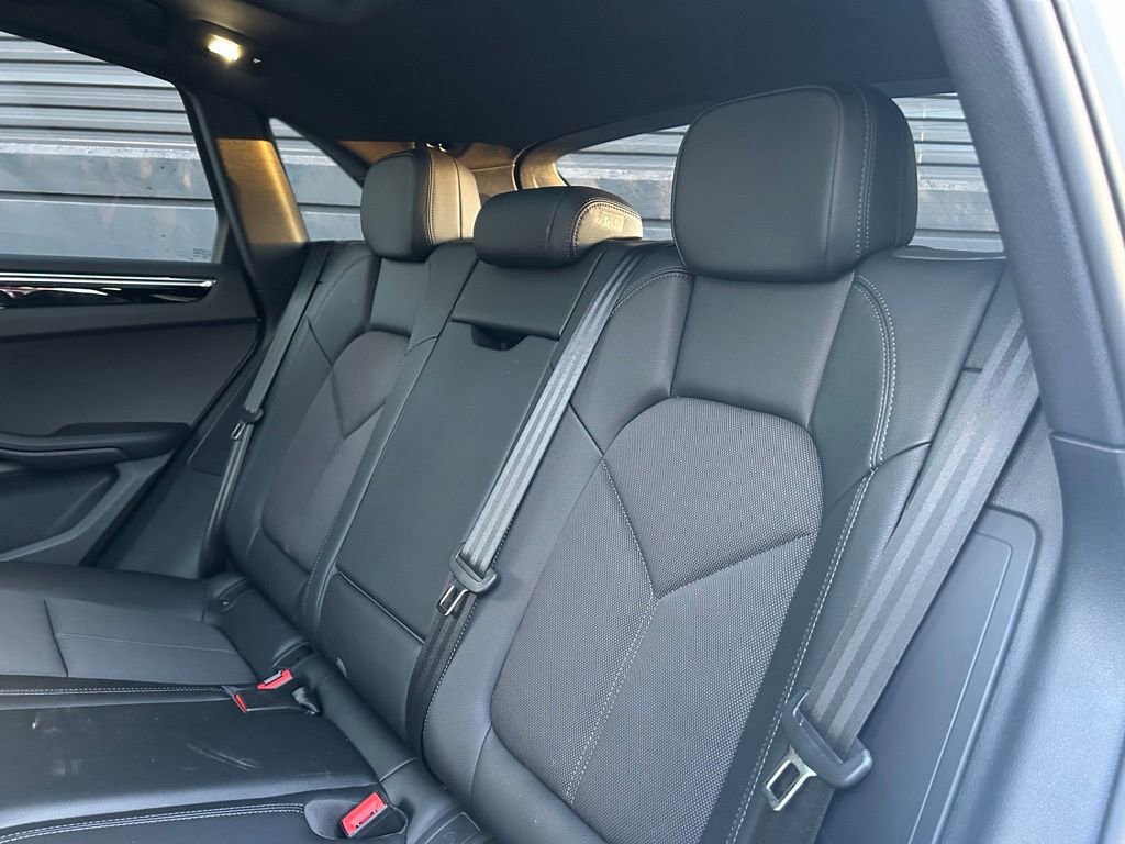 Certified 2025 Porsche Macan image 19