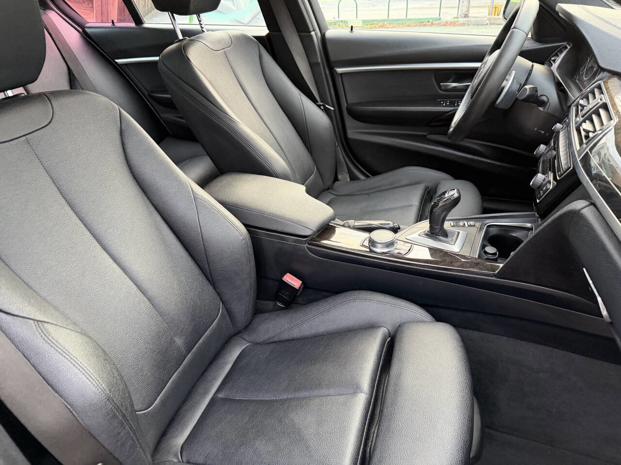 Used 2018 BMW 330i xDrive Sedan AWD/4WD image 18