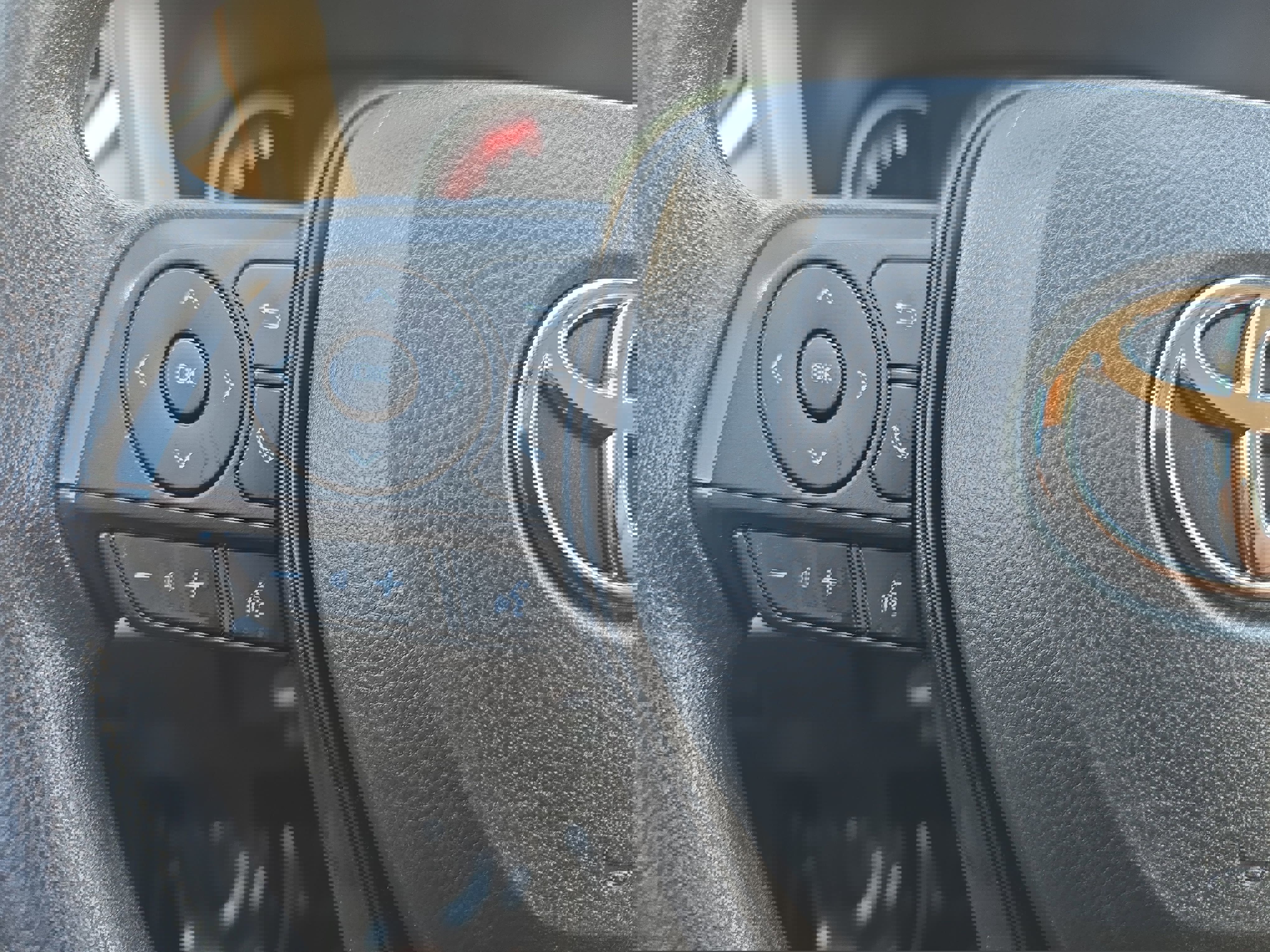 Used 2023 Toyota RAV4 LE image 17