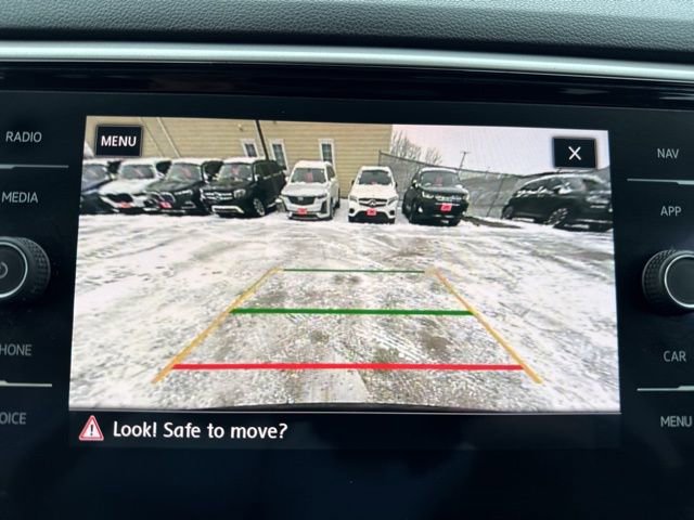 Used 2021 Volkswagen Atlas SEL Premium image 3