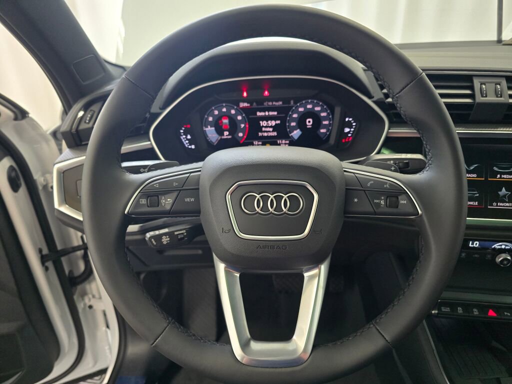 New 2025 Audi Q3 2.0T Premium image 14