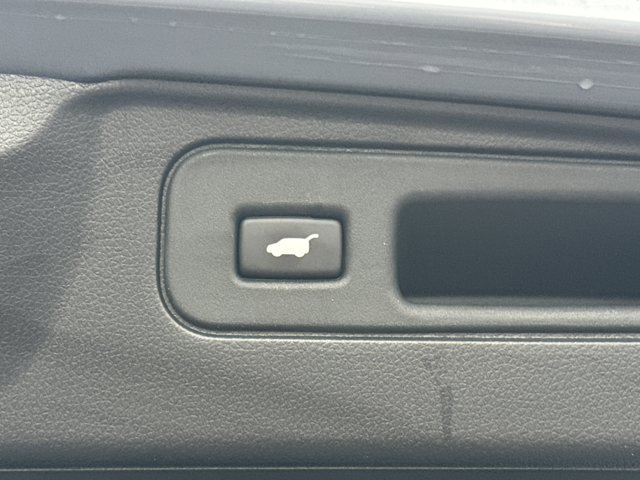 Used 2023 Honda Passport EX-L image 11